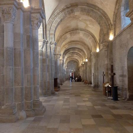Appartement 48M2 Pour 6 Personnes Au Centre Ville Historique Avec Parking Gratuit Et Une Borne De Recharge Pour Voiture A 10 Metres Avallon Zewnętrze zdjęcie