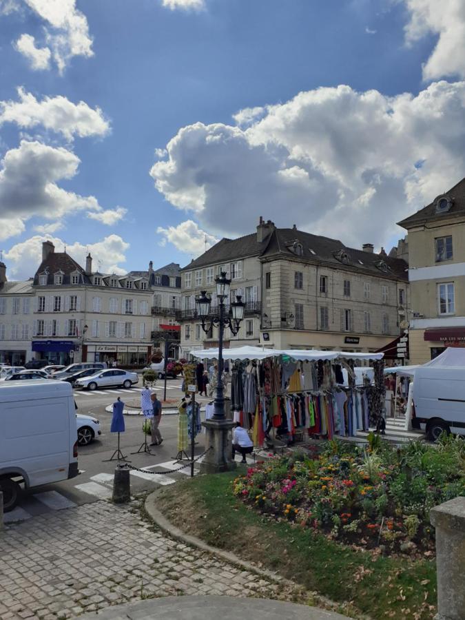 Appartement 48M2 Pour 6 Personnes Au Centre Ville Historique Avec Parking Gratuit Et Une Borne De Recharge Pour Voiture A 10 Metres Avallon Zewnętrze zdjęcie
